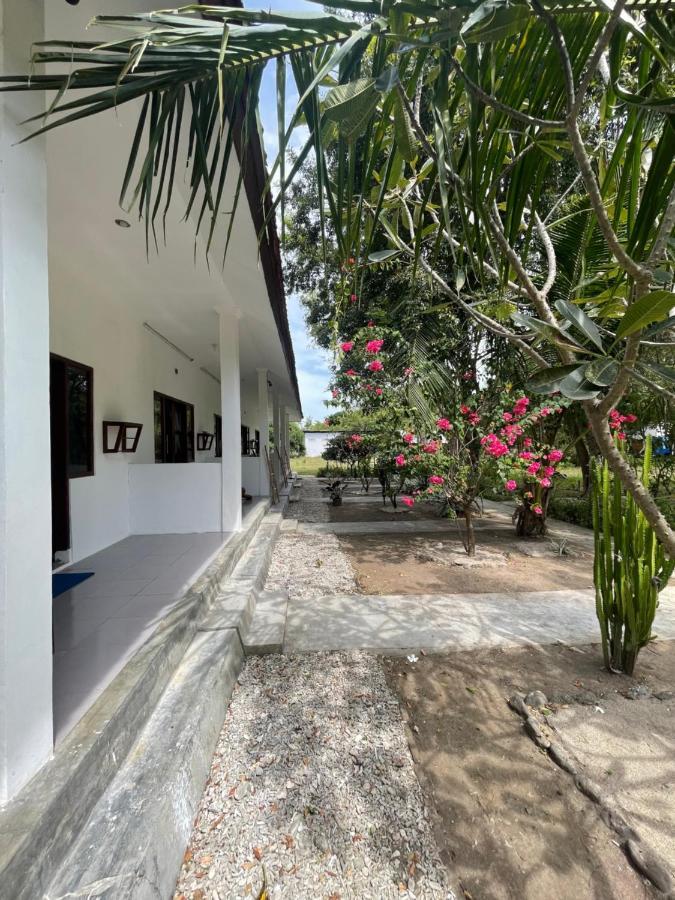 Blue Emocean Dive Resort Moyo Island Exterior photo